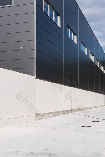 工业建筑外观与金属包层工业仓库建设元素现代体系结构