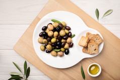 腌制橄榄板木表格美味的地中海食物西班牙语习惯