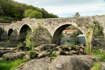 古老的桥蓬特maceira加利西亚西班牙古董石头桥从世纪道路圣地亚哥小径