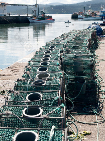 龙虾和蟹钓鱼能笼子里筒子架堆放钓鱼港口