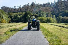 场景老拖拉机见过从后面路农村区域加利西亚西班牙