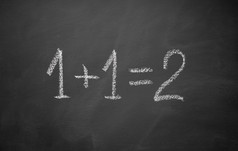 一个+一个=两个手写黑板数学简单的方程前视图