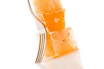 照片美味的新鲜的堆放橙色多维数据集白色背景