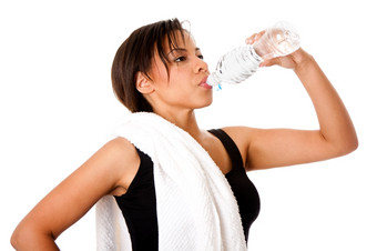 美丽的有吸引力的年轻的出汗的女人喝水后锻炼锻炼<strong>补水</strong>。渴淬火孤立的