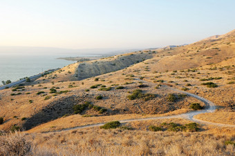 海岸湖加里利海的山坡上的戈兰高地高度以色列山坡上的戈兰高地高度