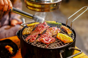 烧烤猪肉朝鲜文烧烤风格餐厅