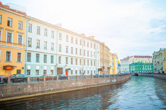 俄罗斯彼得堡6月古老的街道和路堤与的neva河的城市彼得堡俄罗斯古老的街道和路堤与的neva河的城市圣彼得堡