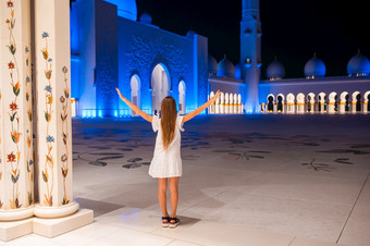 小女孩著名的谢赫。扎耶德清真寺阿布阿布扎比晚上曼联阿拉伯阿联酋航空公司谢赫。扎耶德清真寺阿布阿布扎比阿联酋