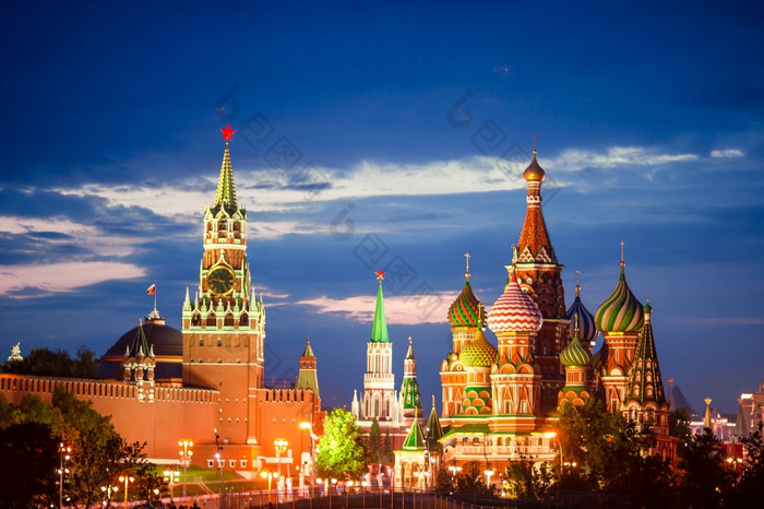 晚上视图的莫斯科城市从zaryadye公园美丽的城市景观视图莫斯科城市在日落与克林姆林宫和罗勒教堂莫斯科全景视图莫斯科具有里程碑意义的在日落从zaryadye公园