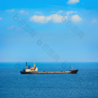 干货物船的黑色的海干货物船
