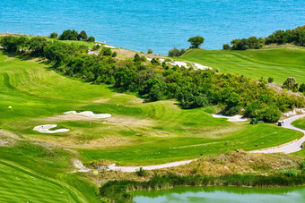 高尔夫球课程的海海岸黑色的海高尔夫球课程的海海岸