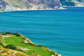 高尔夫球课程的海海岸黑色的海高尔夫球课程的海海岸