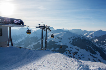 滑雪电梯<strong>展位</strong>滑雪度假胜地滑雪电梯的高冬天山滑雪电梯<strong>展位</strong>滑雪度假胜地