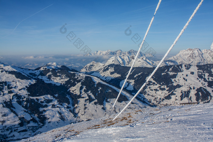 美丽的视图的雪山冬天体育运动全景的奥地利滑雪度假胜地奥地利美丽的视图的雪山冬天体育运动