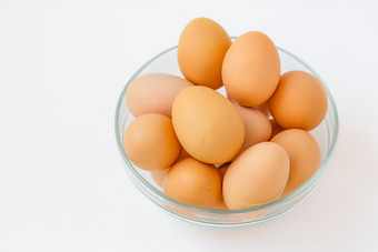 许多棕色（的）鸡蛋玻璃碗而烹饪的厨房成分许多棕色（的）鸡蛋玻璃碗