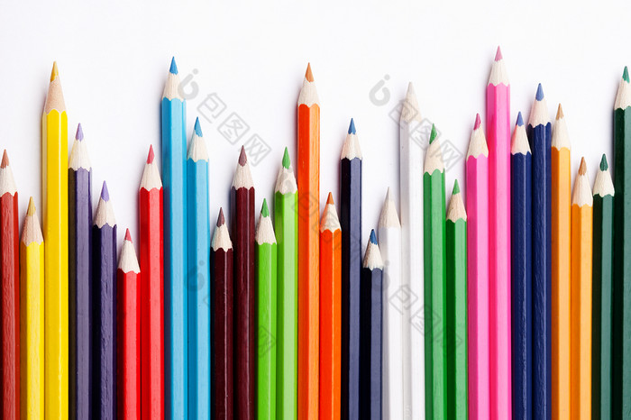 五彩缤纷的铅笔白色背景的概念业务增长学习有创意的的想法五彩缤纷的铅笔白色背景的概念业务增长学习