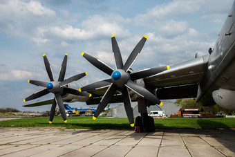 螺旋桨和空气摄入对skypropeller和空气摄入对的天空飞机部分螺旋桨和空气摄入对天空
