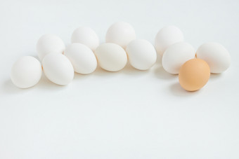 集团白色<strong>鸡蛋</strong>白色背景得到准备好了为的复活节假期一个领袖在所有集团白色<strong>鸡蛋</strong>白色背景得到准备好了为的复活节假期