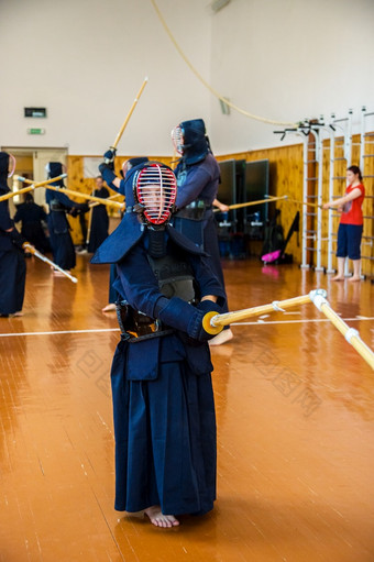 日本武术艺术战斗的剑学校为孩子们和成年人体育运动日本武术艺术战斗的剑学校为孩子们和成年人