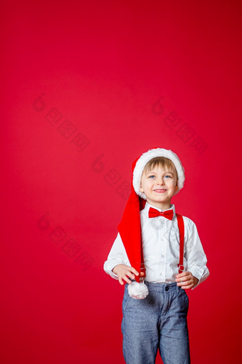 快乐圣诞节可爱的快乐的小男孩圣诞老人老人他红色的背景快乐童年与梦想和礼物特写镜头婴儿rsquo开放口牛奶牙下降了出快乐圣诞节可爱的快乐的小男孩圣诞老人老人他红色的背景