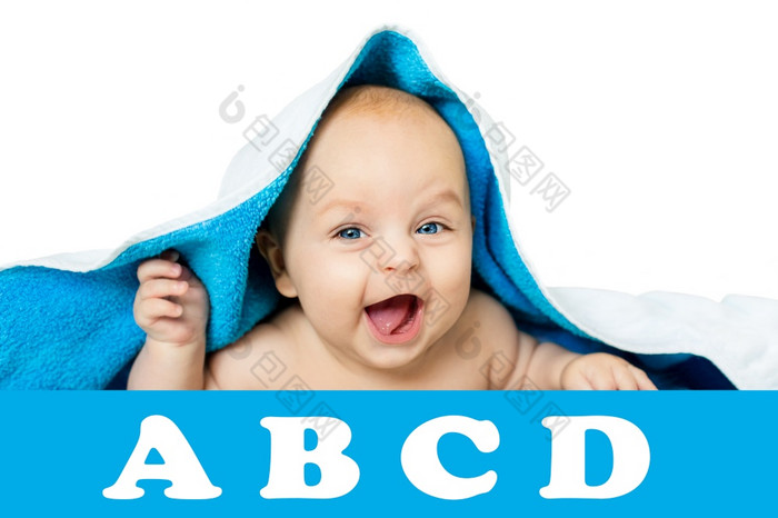 可爱的婴儿与大眼睛下蓝色的毛巾白色孤立的的孩子谎言软毯子可爱的婴儿与大眼睛下蓝色的毛巾白色孤立的