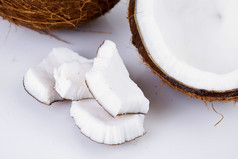 新鲜减少椰子而且牛奶孤立的白色背景