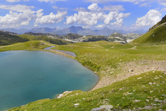 风景优美的自然与美丽的湖高山山法国风景优美的自然与美丽的湖高山山