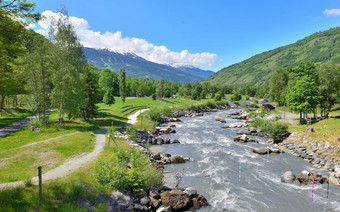 流动水域河穿越休闲公园谷塔朗泰斯法国阿尔卑斯山脉流动水河穿越高山谷