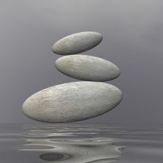 三个鹅卵石平衡在水灰色一天卵石和平渲染