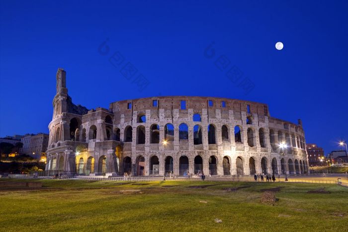 竞技场晚上与完整的月亮罗马意大利竞技场罗马意大利