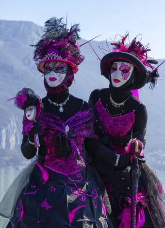 美丽的和色彩鲜艳的服装和面具的威尼斯狂欢节安纳西一天法国美丽的服装和面具的威尼斯狂欢节安纳西法国