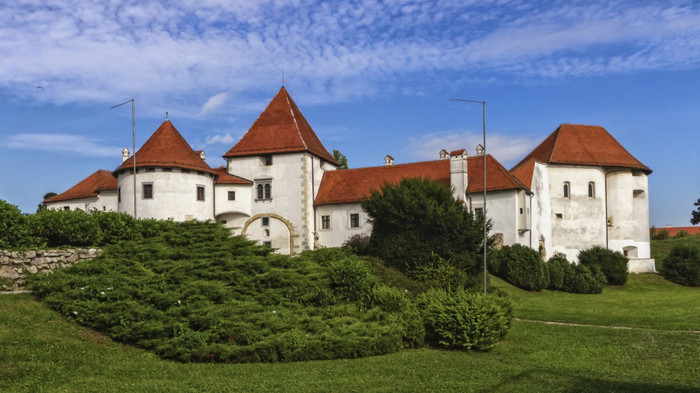 老城堡和城市公园瓦拉日丁一天克罗地亚老城图片