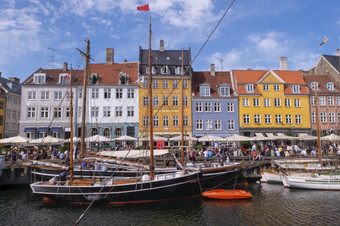 风景优美的夏天视图颜色建筑和船新端口哥本哈根丹麦色彩斑斓的建筑新端口哥本哈根丹麦