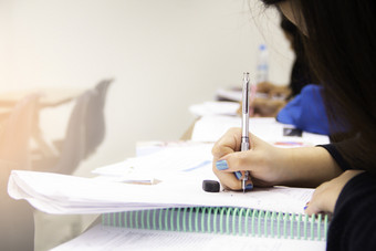 大学学生测试测试研究从的老师大讲座房间学生统一的参加考试教室教育学校