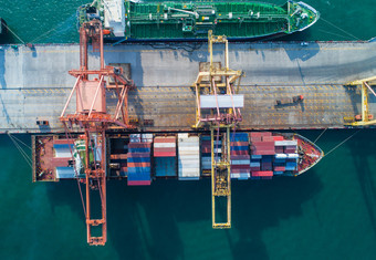 空中视图海港口容器货物加载船进口出口业务<strong>物流</strong>运费运输航运业务<strong>物流</strong>贸易港口和航运货物港