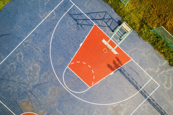 空中视图前视图鸟眼睛视图学校大学与篮球法院篮球场早....正确的