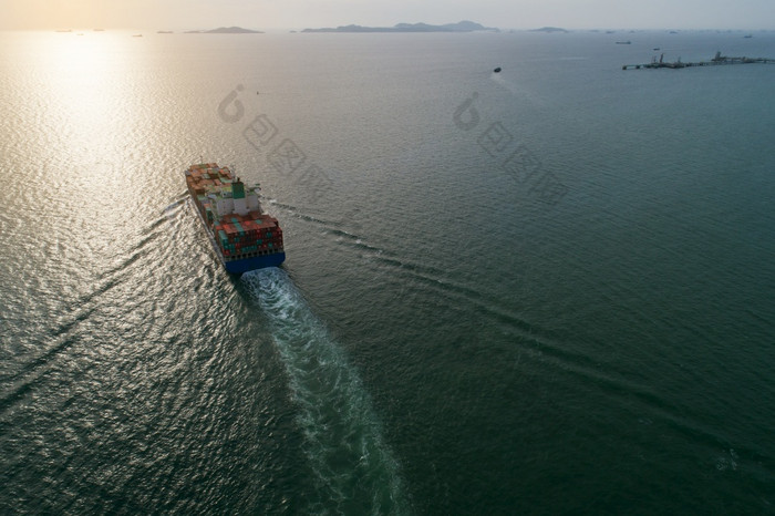 空中视图容器船海港口加载容器为进口出口运输航运业务物流贸易港口和航运货物港国际运输