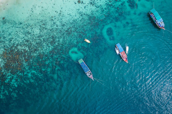 空中前视图海洋之旅船的海岛夏天海滩和海旅行概念岛公共的地方为广告旅行
