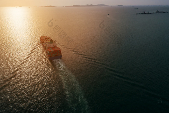 空中视图容器船海港口加载容器为进口出口运输航运业务物流贸易港口和航运货物港国际运输