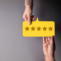 客户经验概念快乐客户端给五个明星评级反馈卡商人前视图