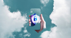网络安全云技术概念保护云计算在线系统手持有聪明的电话与挂锁指纹和保护警卫盾成的天空