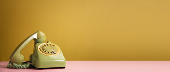 古董复古的电话风格老对象从技术和沟通的过去的清洁色彩鲜艳的和最小的