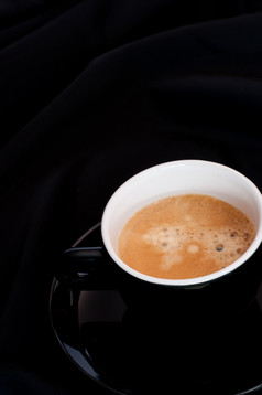 杯表示咖啡黑色的背景