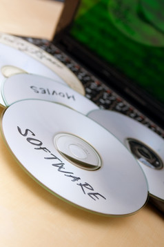 盗版概念烧cd与非法软件键盘笔记本