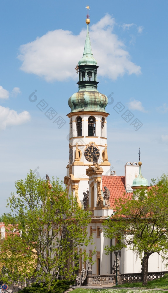 Loreta布拉格的地方组成修道院的教堂的主出生神圣的小屋而且时钟塔与世界著名的敲出和谐的声音