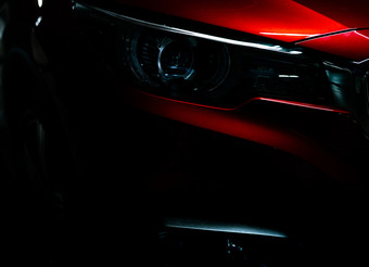 特写镜头头灯闪亮的红色的奢侈品运动型多功能车紧凑的车优雅的电车技术和业务概念混合动力汽车和汽车概念车停展厅电动机显示车经销商