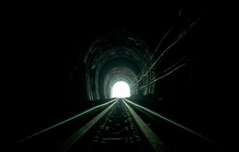 火车隧道老<strong>铁路</strong>洞穴希望生活的结束的道路<strong>铁路</strong>机车火车泰国老体系结构<strong>铁路</strong>隧道建旅行和希望的目的地
