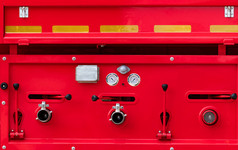 火卡车救援引擎一边视图红色的救火车车辆火部门卡车高压力火安全泵计压力和阀杆救火车反光磁带为安全卡车