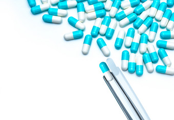 钳选择white-blue胶囊从集团胶囊药片药物选择抗生素药物选择抗生素药物电阻概念和制药工厂概念药物选择