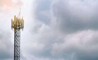 <strong>电信</strong>塔与多云的天空天线白色云广播和卫星波兰沟通技术<strong>电信</strong>行业移动<strong>电信</strong>网络技术为未来